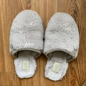 UGG Fluffete slipper